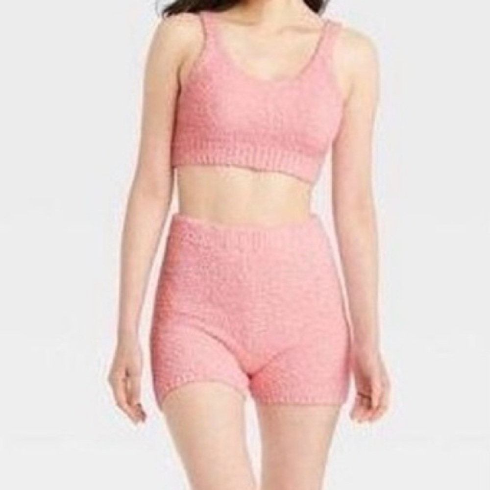 Colsie Cozy Feather Yarn Lounge Shorts & Cropped Tank Top Set - Pink